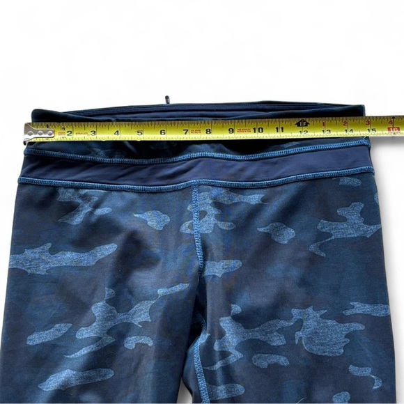 Lululemon Run Inspire Crop II Leggings Size 8 Blue Camo Luxtreme Capri - Picture 3 of 6